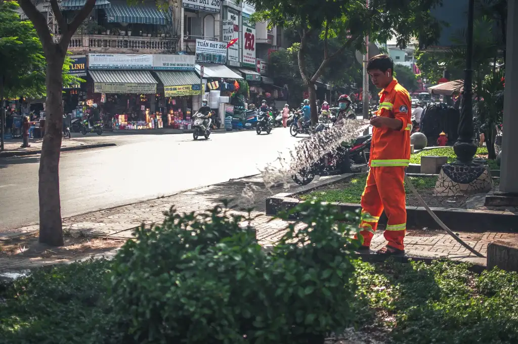 洗发水与沐浴露采购对比：商超渠道与批发端选品策略的差异分析